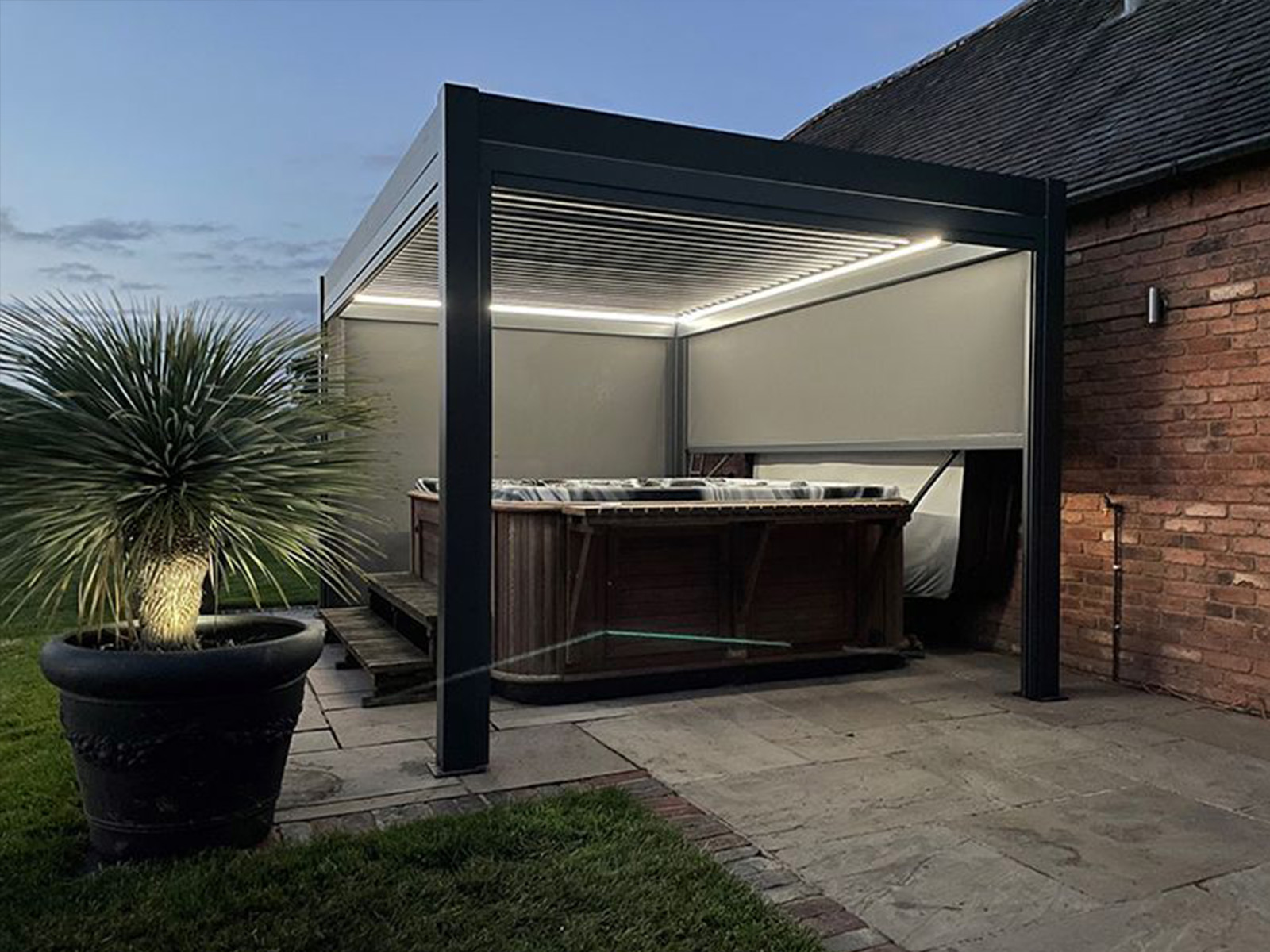 Solaris LED Motorised Pergola | Free Standing - Imagen 2